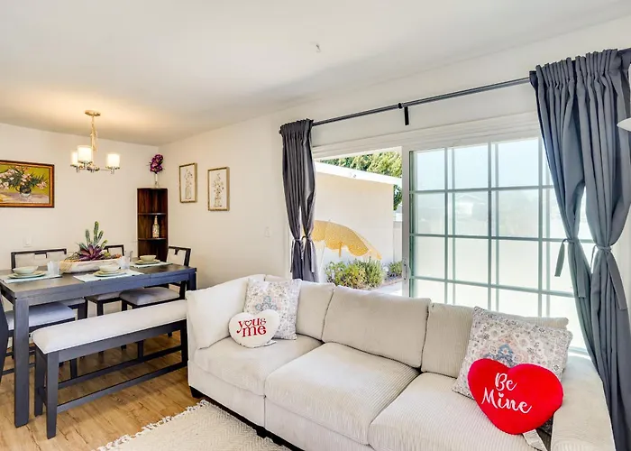 Explore Socal! Cozy Retreat Near Disney & Beaches